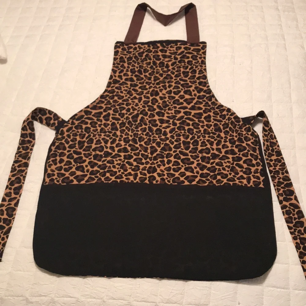 Handmade Apron. Very cute. Photos of front and Back.